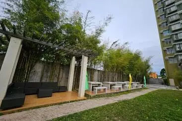 アパートホテル Eclectic Haven At Bamboo Bay Cebu