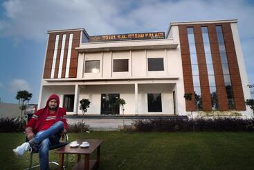 Hotel Sd Grand Palace Near Radha Rani Mandir Mansarovar Vrindavan