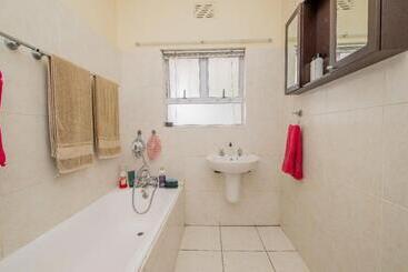 ペンション Oakdale Guest House