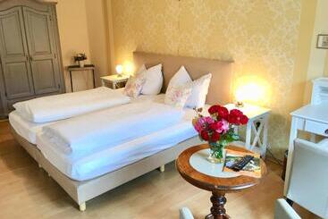 בית מלון כפרי Heinrichs Winery Bed & Breakfast