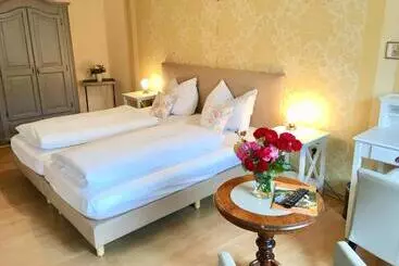 Hotelli Heinrichs Winery Bed & Breakfast