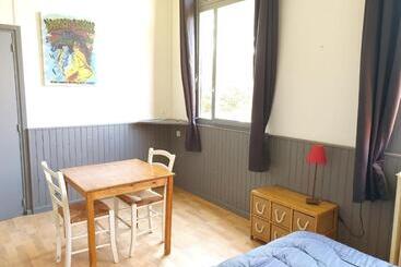 הוסטל Camping Des 2 Rives Chambres