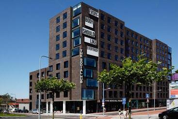 בית מלון כפרי The Social Hub Groningen