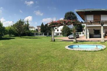 Bed and Breakfast Bella Vita Guesthouse  Parcheggio Privato Interno