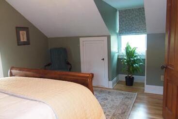 تختخواب و صبحانه The Wanderlust