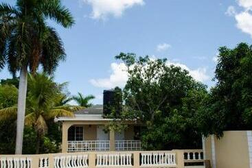 هتل Paradise On The Rocks