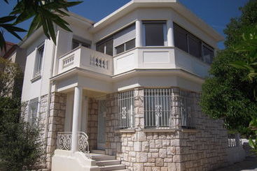 ツーリストアパートメント Happy Few  La Maison Blanche