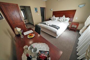 Pensió Over The Moon Guesthouse