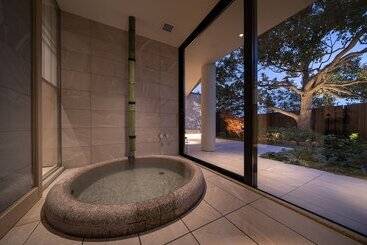 Hotel Auberge Fontaine Bleau Atami