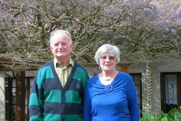 ベッドアンドブレックファースト Sous La Glycine