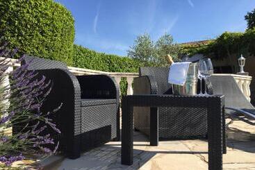 فندق Auberge Les Olivades