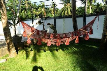 ツーリストアパートメント Sisikirana Villa