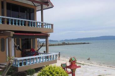 هتل Charung Bungalows