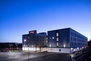בית מלון כפרי Hampton By Hilton Bristol Airport