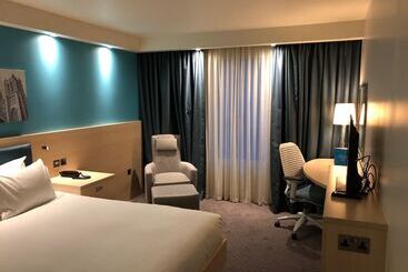 هتل Hampton By Hilton Bristol Airport