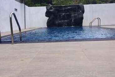 Hotel Mahakumara White House