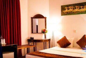 The Ocean Pearl Hotel Negombo