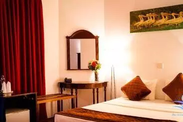 The Ocean Pearl Hotel Negombo