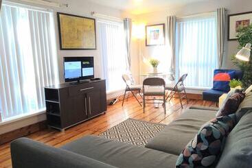 관광객 아파트 Perfect Central City Location   Parking   4 Beds   2 Bedrooms