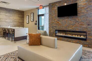 هتل Candlewood Suites Fargo South Medical Center By Ihg