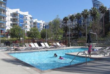 آپارتمان‌های توریست‌ها Resort Style Walk To The Beach