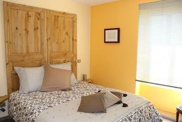 مبيت وإفطار Aux Pierres Magiques