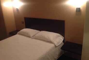 בית מלון כפרי Hôtel Akena Pierrelaye