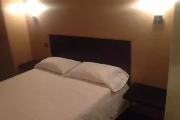 Hotel Hôtel Akena Pierrelaye