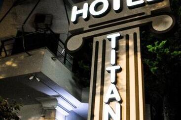 هتل Titania