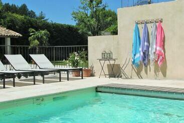 تختخواب و صبحانه Le Mas De L Olivier