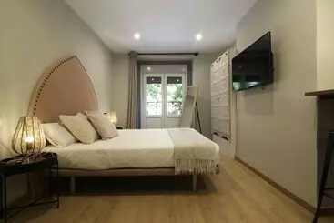 هتل Abracadabra Suites