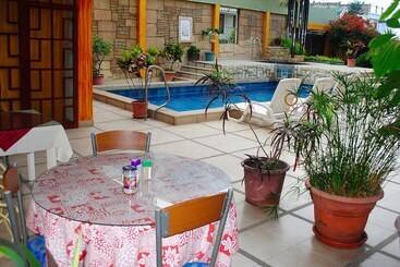 호텔 Hostal Antares