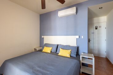 Отель Mariamar Suites