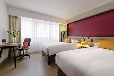 Отель Mercure Ariosto Lima