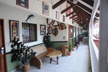 هاستل Cadillac Rock Beach