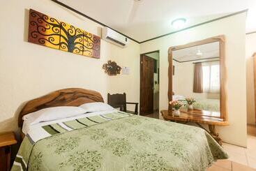 Hostel Cadillac Rock Beach