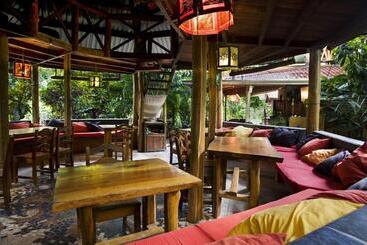 تختخواب و صبحانه Casa Zen