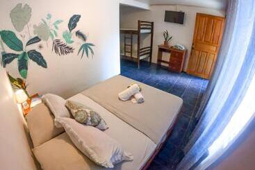 هتل La Posada Hostel