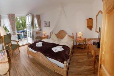 בית מלון כפרי Landhaus Strandallee