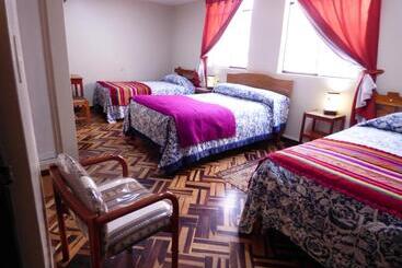 Hotel Hostal Los Uros