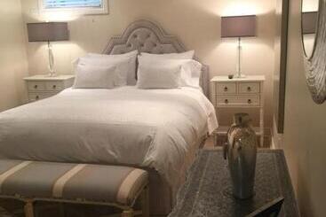 Hotel Lion S Head B&b