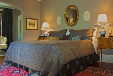 هتل Villa Marco Polo Bed And Breakfast Inn