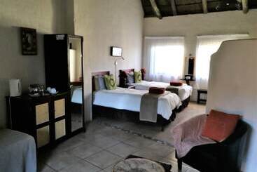 בית מלון כפרי Elephants Footprint Lodge