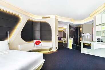 V Hotel Dubai, Curio Collection By Hilton