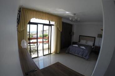 ユースホステル Residencial Los Frayles