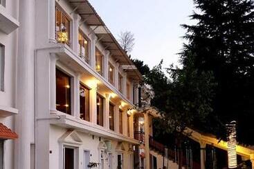 هتل The Sarai Suites, Murree