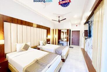 New A One Lagoon ! Puri Swimming Pool, Near Sea Beach And Temple Fully Air Conditioned Hotel With Li