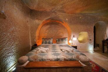 هاستل Shoestring Cave House