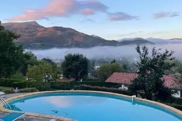 Bed and Breakfast Guest House Maison Iratzean