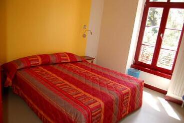 تختخواب و صبحانه La Brise De Mer